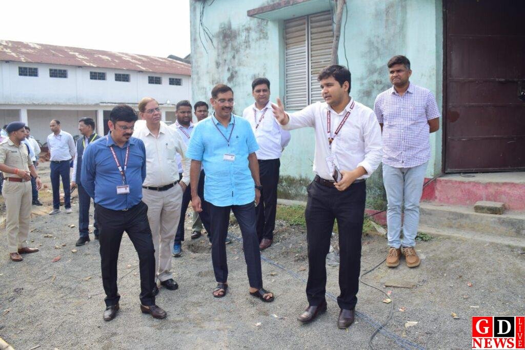 पुलिस प्रेक्षक एवं व्यय प्रेक्षक के द्वारा बाजार समिति स्थित वज्रगृह, डिस्पैच एवं रिसिविंग का किया निरीक्षण 7 img 20241029 wa00106118245608050715610