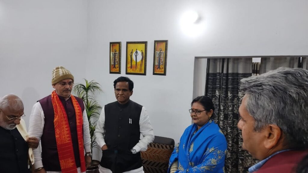 नगर अध्यक्षा ने रेल राज्य मंत्री से पाकुड़ में वंदे भारत ट्रेन की ठहराव की मांग 9 img 20230118 wa0031148107930432216157