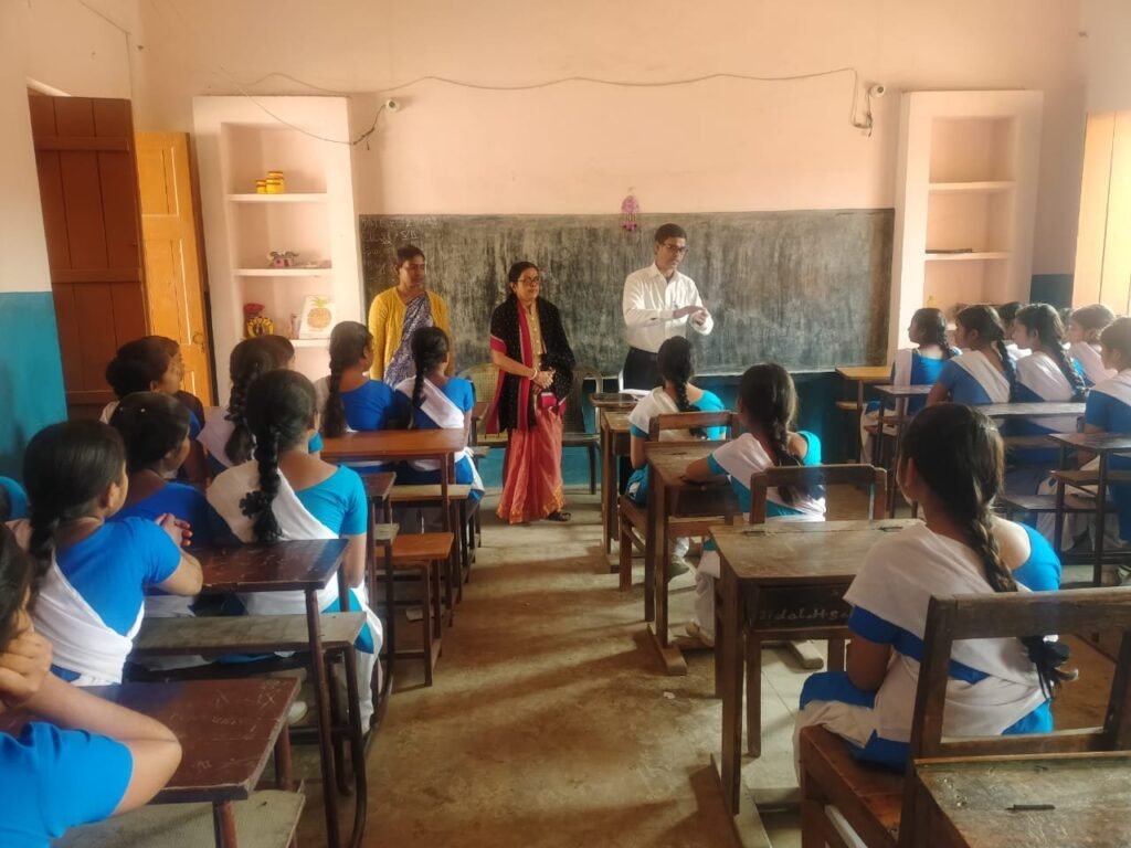 विद्यालयों में लीगल लिटरेसी के तहत् दी गई कानूनी जानकारी 7 img 20230204 wa00203087142279202167602