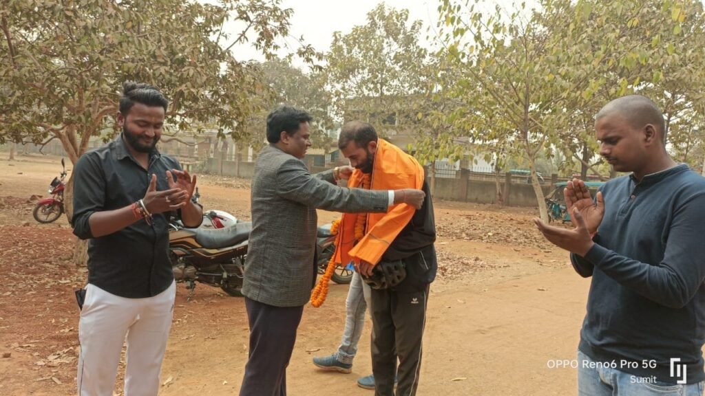 पर्यावरण संरक्षण हेतु जन जागरूकता अभियान को लेकर पाकुड़ पहुंचे रोबिन सिंह 7 img 20230220 wa00095096979452831413821