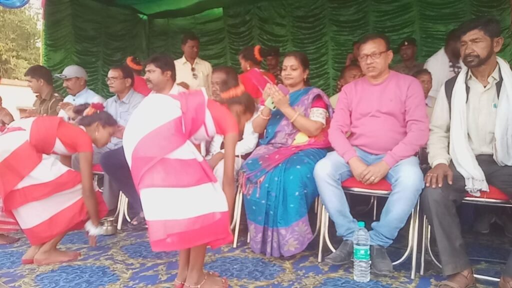 तीन दिवसीय फुटबॉल मैच का फाईनल उद्घाटन राजमहल सांसद ने फुटबॉल को किक मारकर किया 12 img 20230222 wa00558363355579478151211