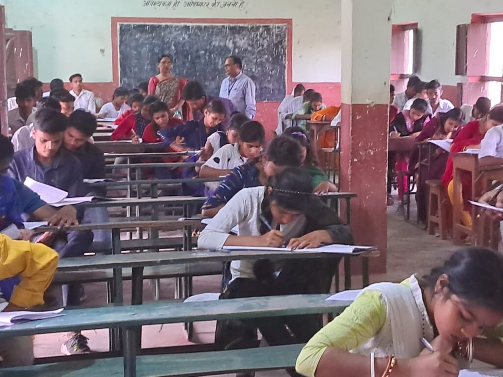 द्वितीय दिवस मैट्रिक एवं इंटर के शांतिपूर्ण परीक्षा संपन्न 7 IMG 20230315 WA0049