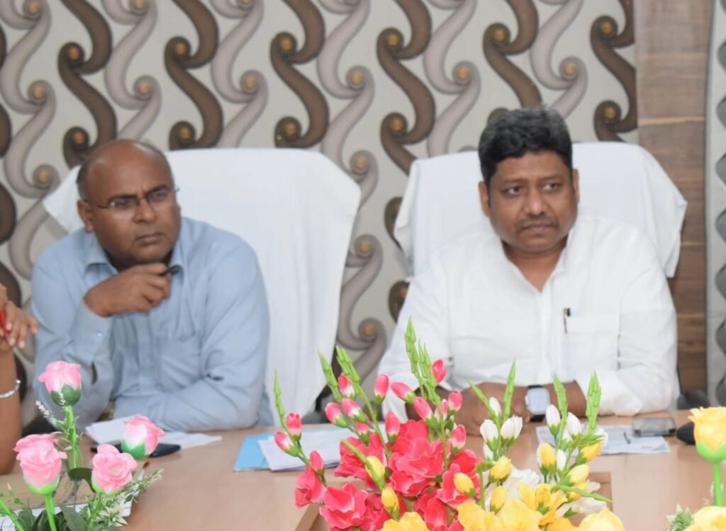 परिसदन पाकुड़ में झारखंड विधानसभा की अनागत प्रश्न क्रियान्वयन समिति की बैठक आयोजित की गई। 8 IMG 20230517 WA0045 1