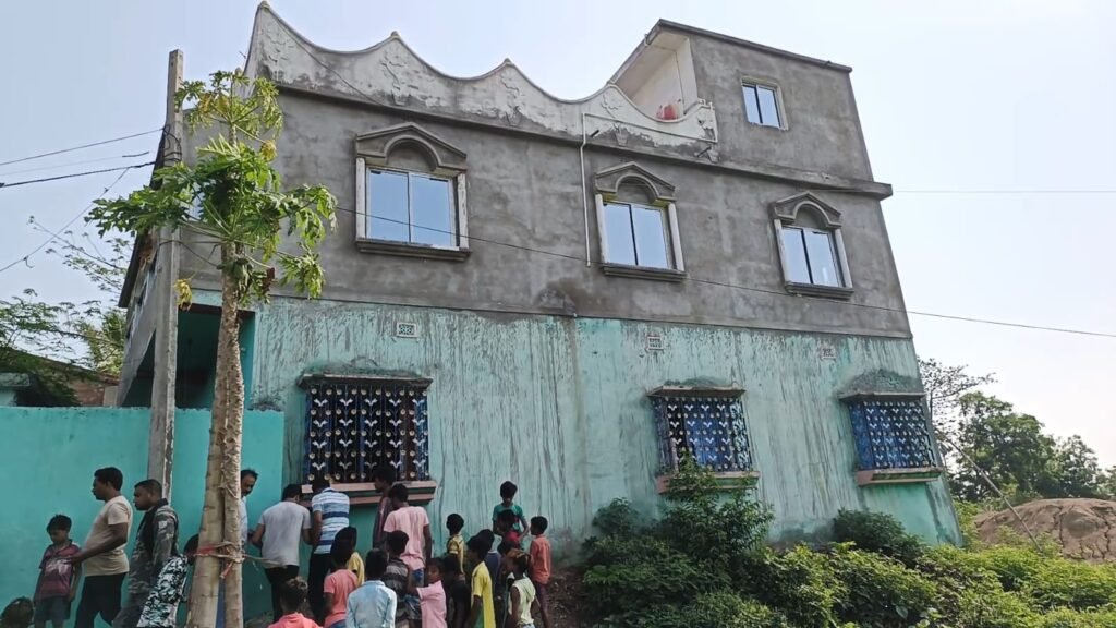 चोरों ने उड़ाया जेवर-नगदी समेत लाखों का सामान 9 IMG 20230522 WA0007