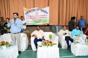 शहर के आरजे स्टेडियम में सांसद व डीसी ने खिलाड़ियों को कबड्डी मेट प्रदान किया 7 IMG 20230522 WA0013