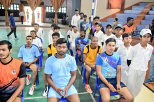 शहर के आरजे स्टेडियम में सांसद व डीसी ने खिलाड़ियों को कबड्डी मेट प्रदान किया 9 IMG 20230522 WA0014