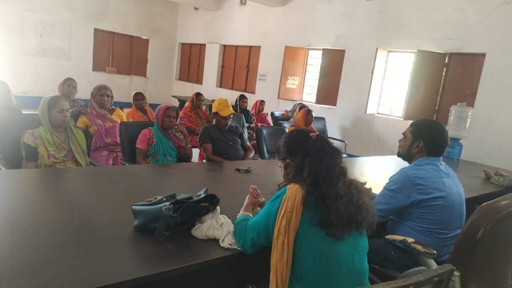 सोनाजोड़ी पंचायत भवन में मिशन लाइफ स्टाइल फोर एनवायरनमेंट जगरूकता अभियान के तहत कृषक गोष्ठी का आयोजन किया गया 7 IMG 20230525 WA0031