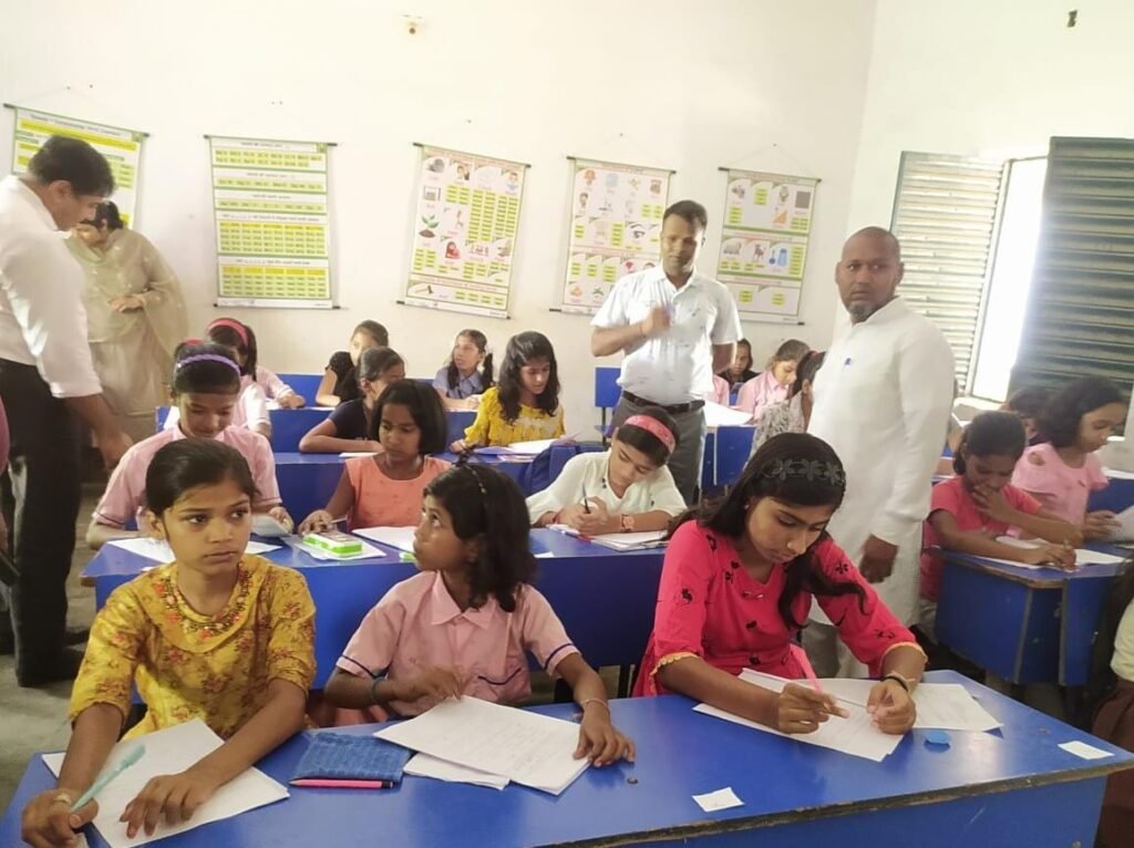 जिले के तीन सीएम स्कूल ऑफ एक्सीलेंस विद्यालयों में नामांकन के लेकर हुई परीक्षा 8 IMG 20230530 WA0046 1