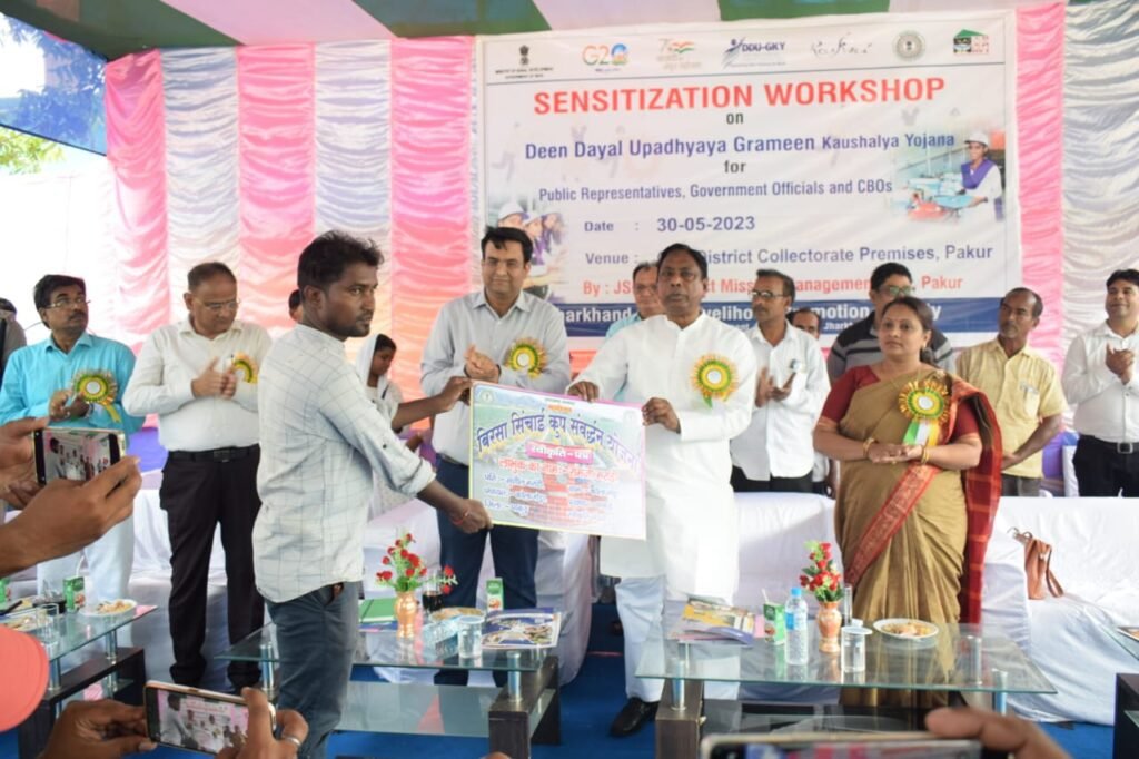 दीनदयाल उपाध्याय ग्रामीण कौशल योजना के तहत ग्रामीण विकास मंत्री की अध्यक्षता में हुआ कार्यशाला का आयोजन 13 IMG 20230530 WA0055 1