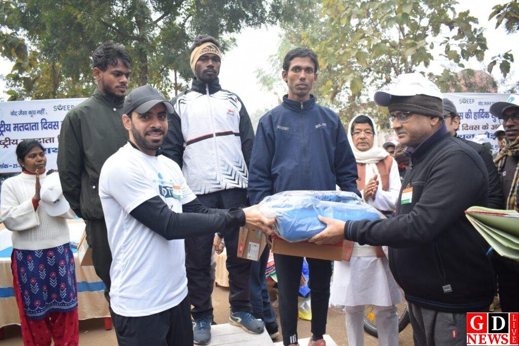 गणतंत्र दिवस पर मैराथन दौड़ आयोजित 9 img 20240125 wa0023776854496342861456