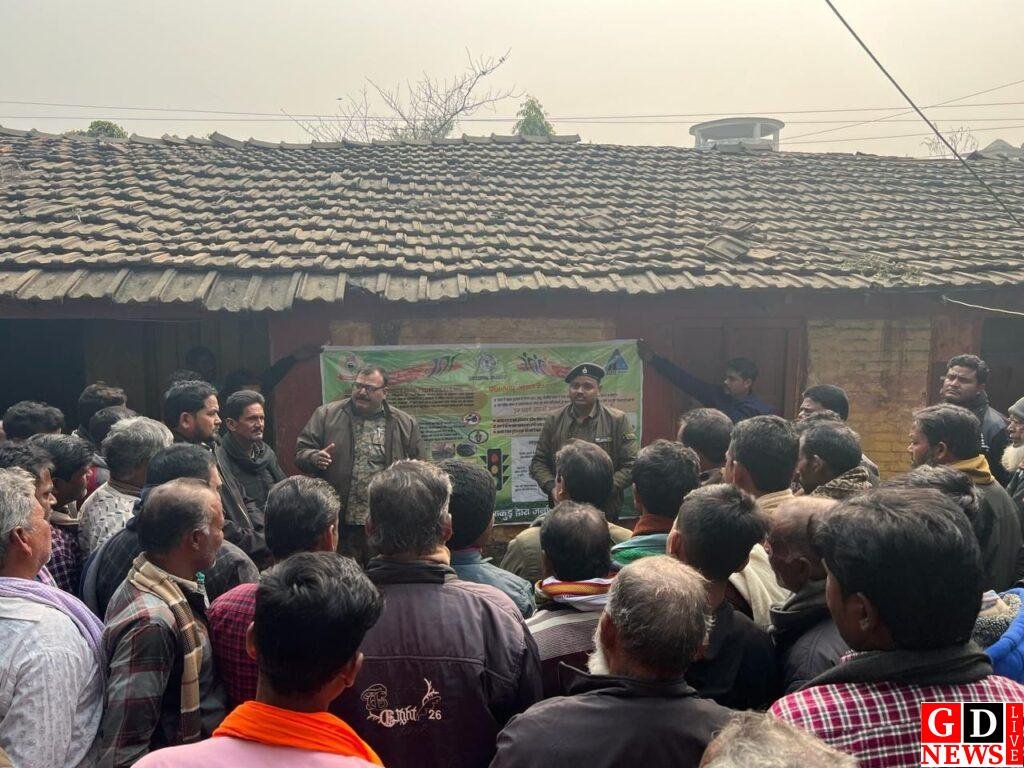 मुफस्सिल थाना प्रभारी ने सड़क सुरक्षा को लेकर स्कूली बच्चों के बीच जागरुकता अभियान चलाया। 7 img 20240130 wa00366269475644048907524