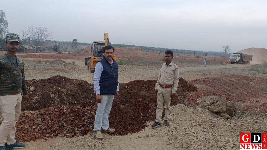 सीओ ने की कार्रवाई , पत्थर ढुलाई की पासिंग पथ को कराया बन्द 7 img 20240303 wa0021801205994214633712