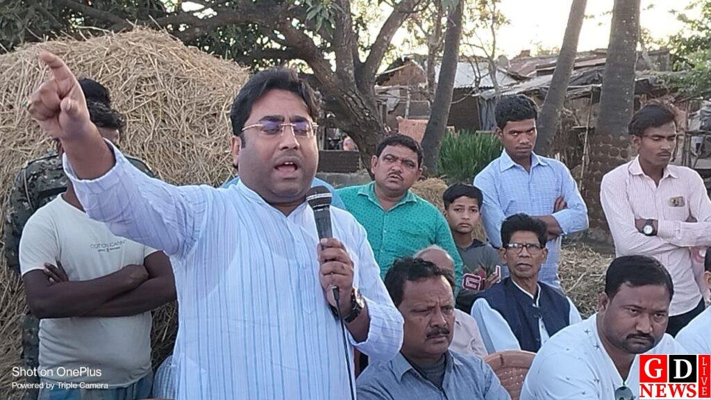 झारखंड प्रदेश कांग्रेस महासचिव ने किया ग्रामीण क्षेत्रों का दौरा ग्रामीणों से बातचीत कर उनकी समस्या से हुए रूबरू। 7 img 20240305 wa00346168620200699030182