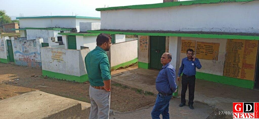 उपायुक्त के निर्देश पर डीईओ ने किया कई बूथों का निरीक्षण। 7 img 20240327 wa00204435461259606202545