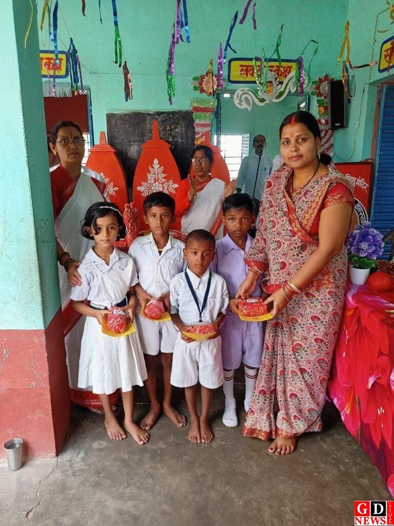 सरस्वती शिशु मंदिर में वार्षिक परीक्षा फल पत्रक का वितरण समारोह संपन्न हुआ। 7 img 20240329 wa00187547948818733561086