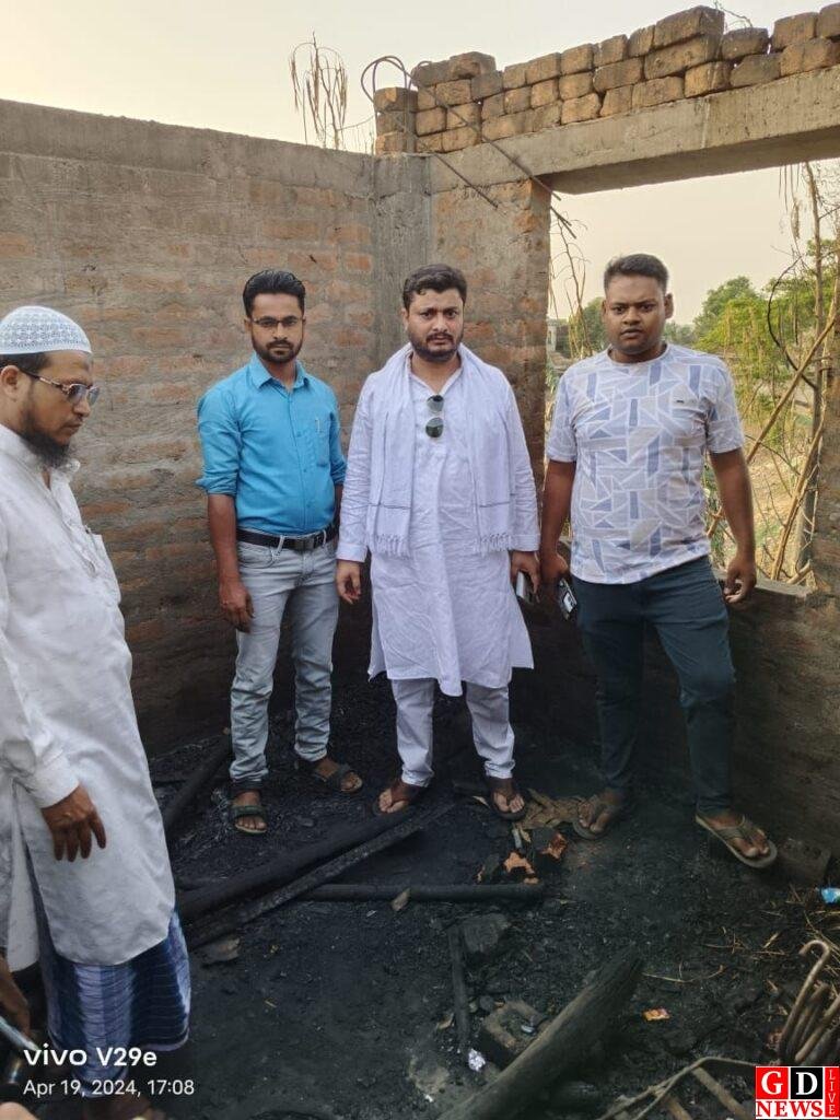 आजसू जिला अध्यक्ष आलमगीर आलम ने अग्नि पीड़ित परिवारों को पहुंचाई राहत सामग्री 7 img 20240419 wa00505545781924919092679