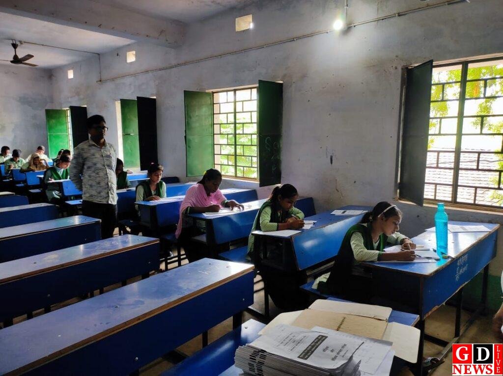 मुख्यमंत्री मेधा छात्रवृत्ति परीक्षा में प्रखंड में कुल 1331 परीक्षार्थियों में से मात्र 659 छात्रों ने लिया भाग। 7 img 20240630 wa00194921308002491872401