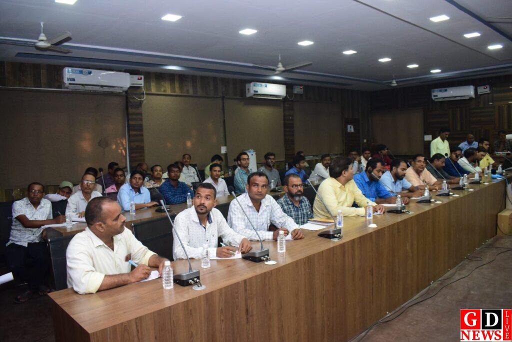 चौकीदार नियुक्ति के लिए 6000 से अधिक आवेदन, उपायुक्त ने संवीक्षा कार्य को ससमय पूर्ण करने का दिया निर्देश 7 img 20240828 wa00321122693268002621345