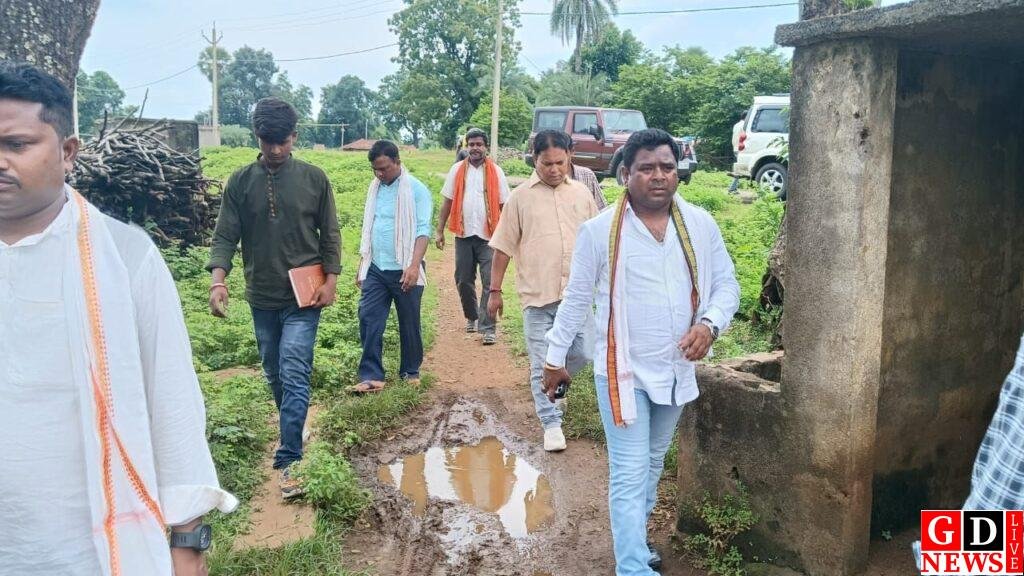 डायरिया पीड़ितों से मिले बीजेपी नेता, पीने के पानी की समस्या पर जताई चिंता। 12 img 20240830 wa001078010345222083402