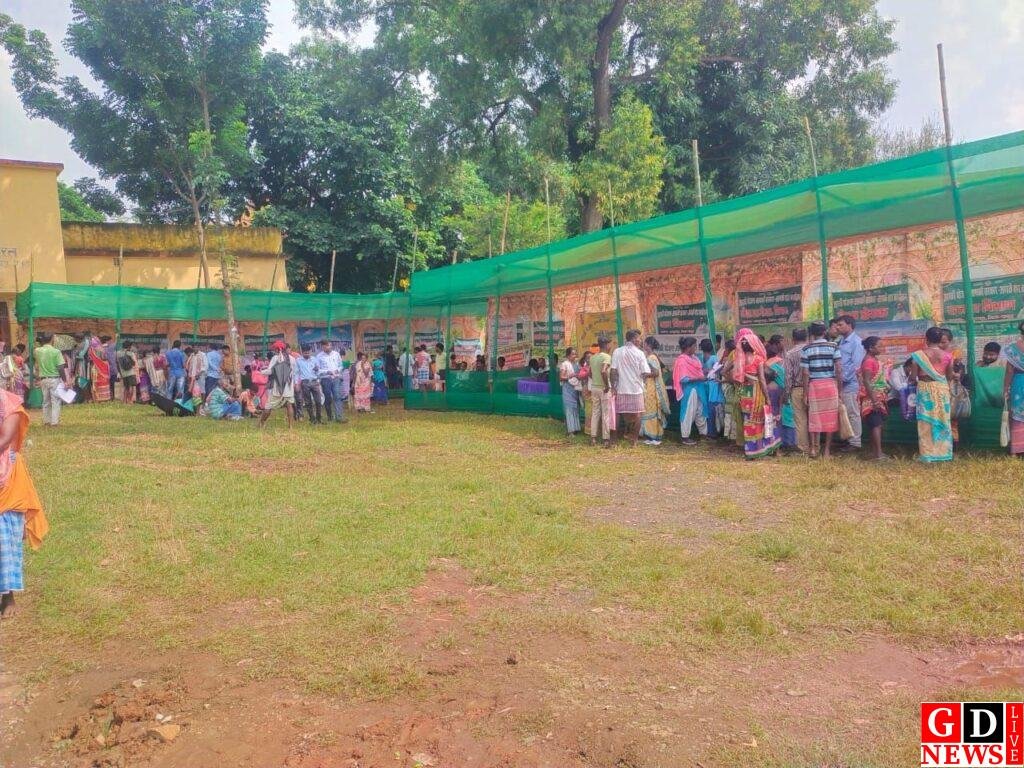 डुमरचिर पंचायत में "आपकी योजना-आपकी सरकार-आपके द्वार" कार्यक्रम का आयोजन 7 img 20240904 wa00597787097226474067302