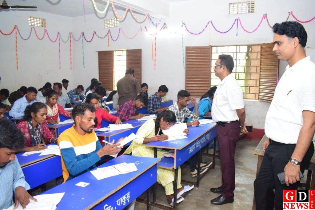 कदाचार मुक्त वातावरण में चौकीदार अभ्यर्थियों की परीक्षा हुई संपन्न 13 img 20240915 wa00055839486299673248843