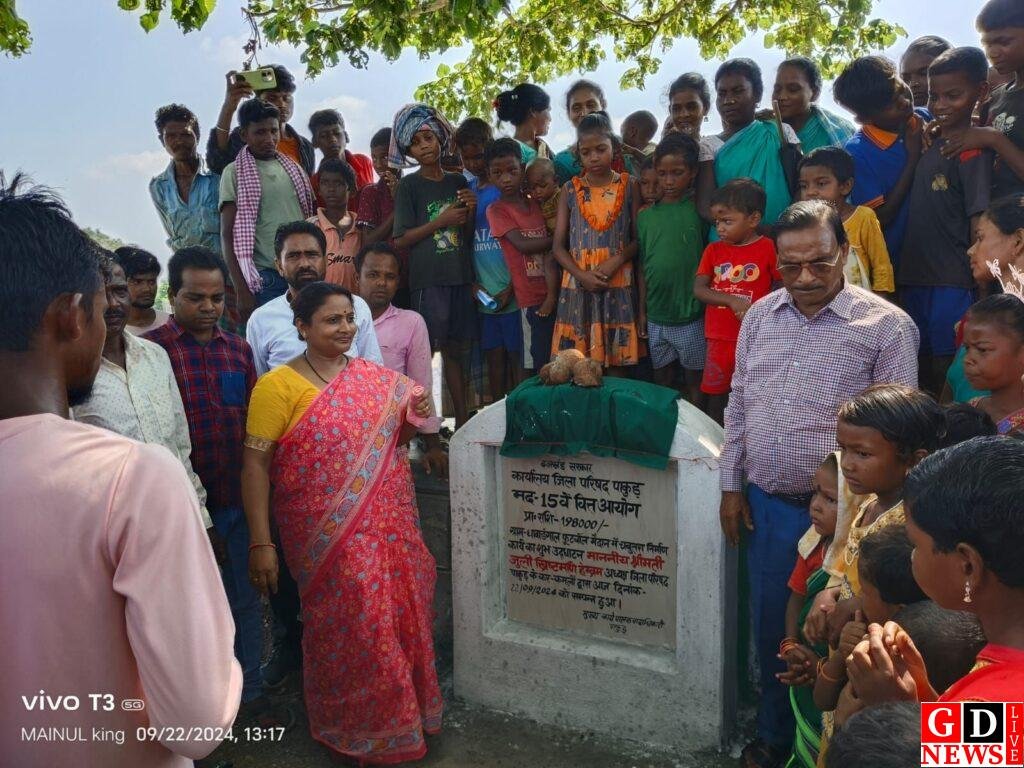 पाकुड़ जिले में विकास की नई लहर: जिला परिषद अध्यक्ष जुली खृष्टमनी हेम्ब्रम की नई पहल 7 img 20240922 wa00241171830999514120332
