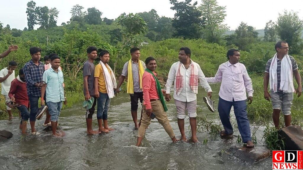 बड़ाबास्को में फुटबॉल प्रतियोगिता के फाइनल में पहुंचे भाजपा नेता बाबूधन मुर्मू 7 img 20240928 wa00345980920567168318480