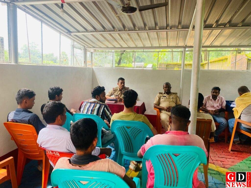 दुर्गा पूजा शांति समिति की बैठक में बीडीओ और पुलिस अधिकारियों ने सौहार्द और सुरक्षा पर दिया जोर। 7 img 20240929 wa00667434896720085270865