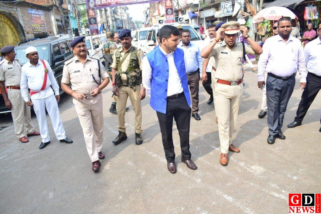 डीसी व एसपी ने दुर्गापूजा को लेकर अंतरराज्यीय चेकनाका, गोपीनाथपुर सहित नगर परिषद क्षेत्रान्तर्गत विभिन्न चौक-चौराहों का लिया जायजा। 7 img 20241002 wa00257488682235933919601