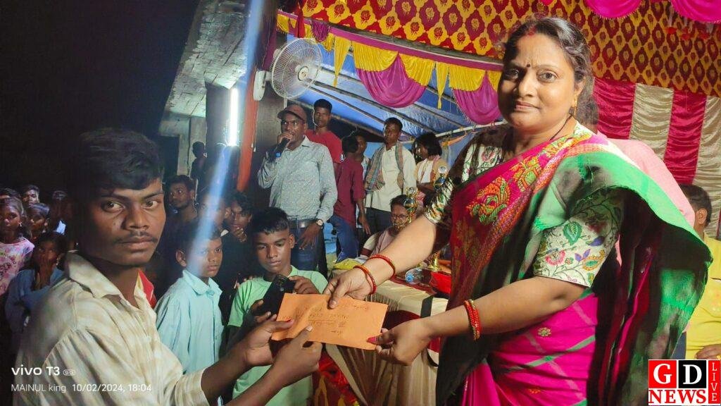 खरूटोला में गांधी जयंती पर 16 टीमों का फुटबॉल मैच आयोजित, अर्जुनदहा ने जीता खिताब। 8 img 20241002 wa00923746563693890459104