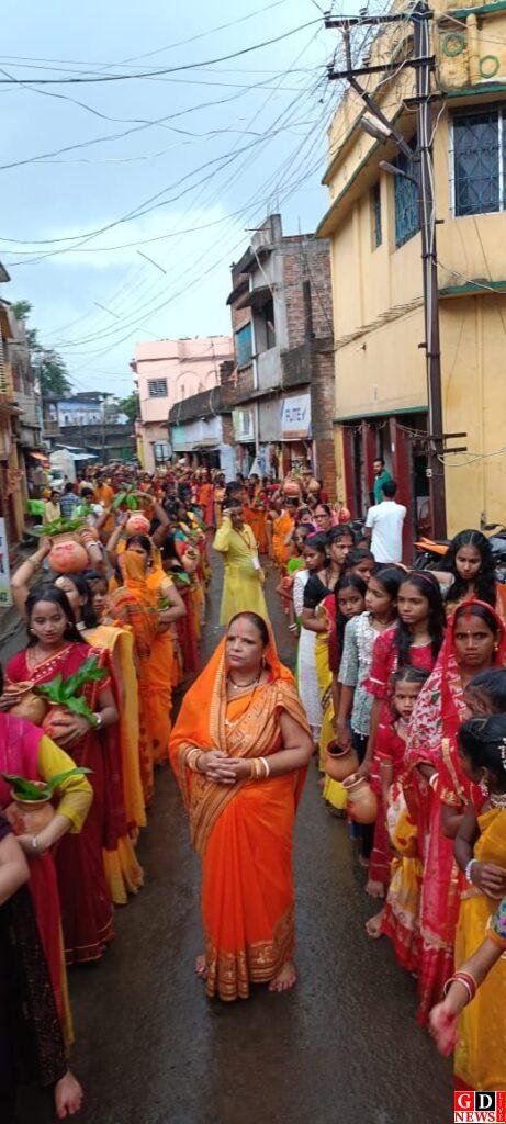 दुर्गापूजा को लेकर कोटाल पोखर में निकाली गई भव्य कलश यात्र 7 img 20241003 wa00164665915594086989932