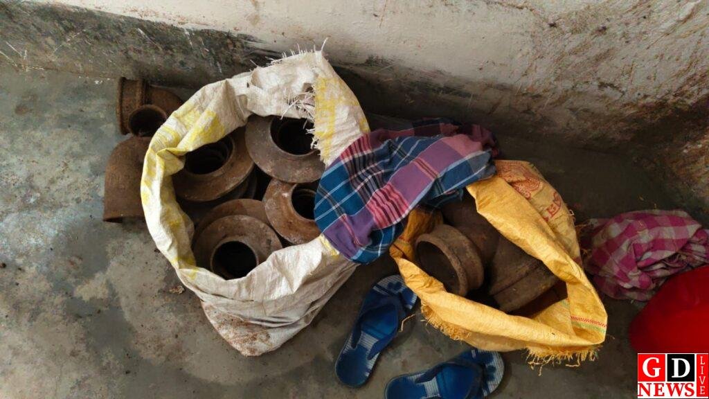 पेयजल एवं स्वच्छता प्रमंडल विभाग के मशीनरी पार्ट्स की चोरी मामले में पुलिस ने किया व्यक्ति को गिरफ्तार। 7 img 20241003 wa00372992379800012206247