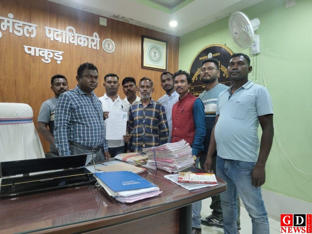 विक्रम टुडू को मिला परगनैत सनद उपाधि, संताल समाज को मिली नई ऊर्जा। 7 img 20241004 wa00116250065381703601925