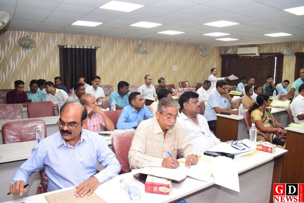 जिला परिषद की बैठक में विकास कार्यों को ससमय पूर्ण करने पर की गई चर्चा। 7 img 20241004 wa00175141131564191591616