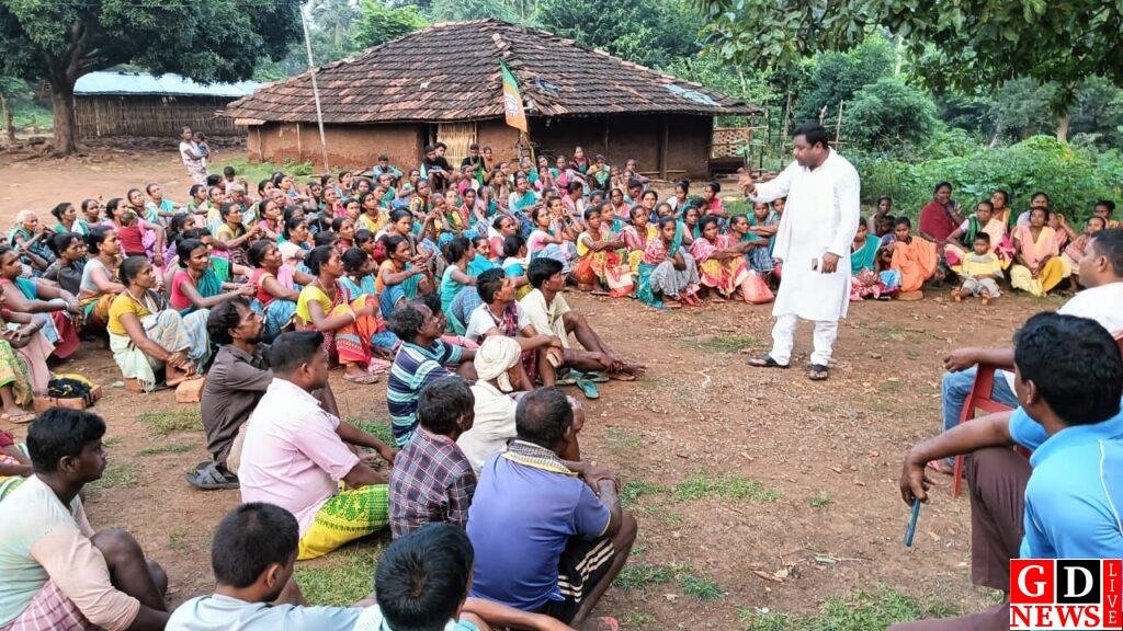 बाबूधन मुर्मु ने बाडू पंचायत के बड़ा मार्गो में छह गांवों की जन समस्या पर की बैठक आयोजित। 7 img 20241009 wa0039803278425630589492