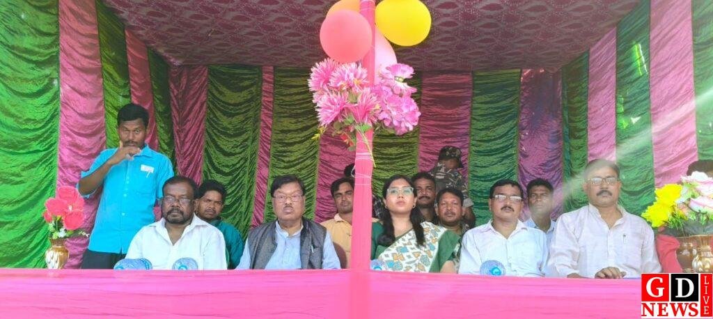 फुटबॉल खेल एवं भैसा लड़ाई प्रतियोगिता मे मुख्य अतिथि शामिल हुए विधायक। 8 img 20241011 wa00271723963420837001312