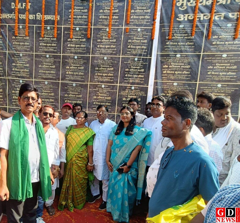 1987.208 लाख रूपये की लागत से बनेगी 49 पीसीसी सड़क,विधायक ने किया शिलान्यास। 8 img 20241012 wa00282449098759367810859