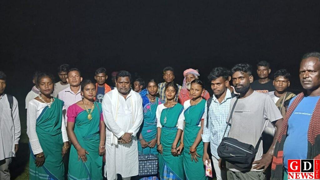 फुटबाल मैच में मुख्य अतिथि के रूप में शामिल हुए बाबूधन मुर्मू 7 img 20241013 wa0147229120496231069765