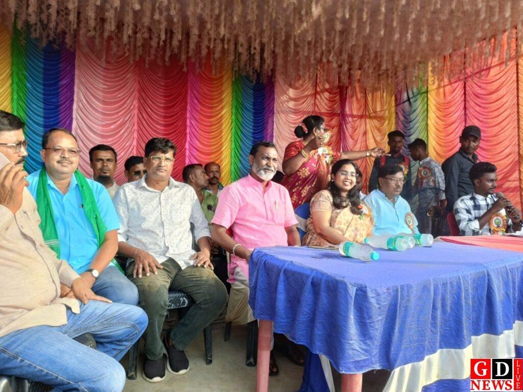 फुटबॉल प्रतियोगिता मे विधायक एवं युवा नेत्री मुख्य अतिथि के रूप मे हुए शामिल 8 img 20241013 wa01706912930367797251394