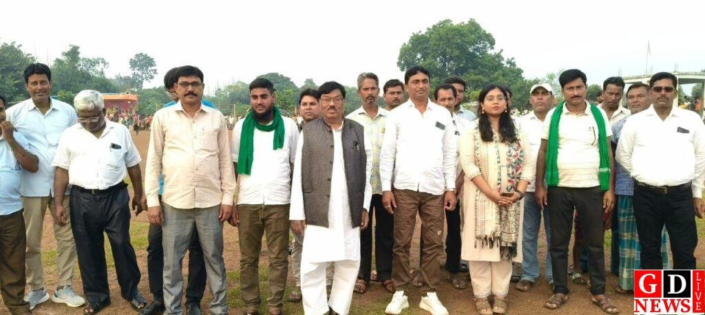 दमदमा पीर मजार मैदान मे तीन दिवसीय फुटबॉल प्रतियोगिता आयोजित 8 img 20241020 wa00223871457878274109875