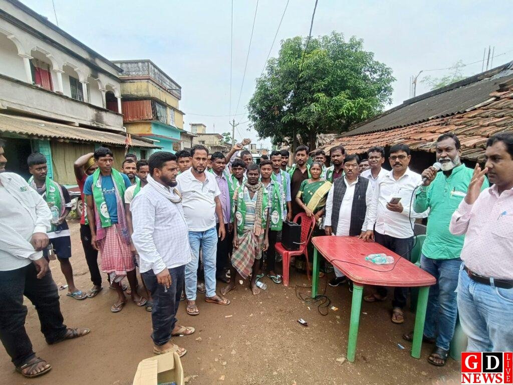 सैकड़ो भाजपा कार्यकर्ता ने थामा विधायक के समक्ष झामुमो का दामन। 7 img 20241027 wa0024686372897550080668