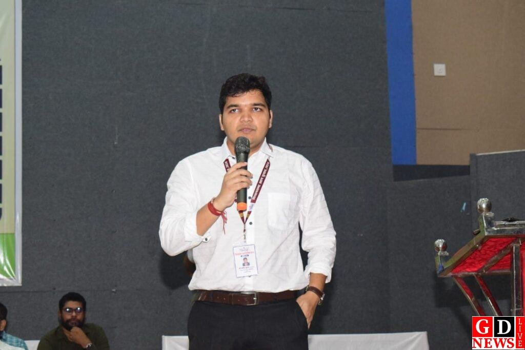 जिला निर्वाचन पदाधिकारी की पहल: मतदाता जागरूकता कार्यशाला आयोजित, युवाओं की शत प्रतिशत भागीदारी पर जोर। 7 img 20241028 wa00236371343316286425780