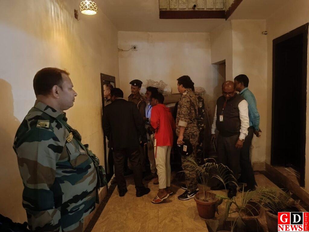 चुनाव को देखते हुए होटलों व लॉजों में तलाशी सह छापामारी अभियान चलाया गया। 7 image editor output image460408597 17318616382352773346089757184409