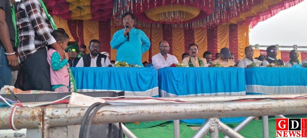 बीजेपी के सैकड़ों कार्यकर्ताओं ने विधायक व जिला अध्यक्ष के समक्ष थामा झामुमो का दामन। 7 img 20241102 wa00475940509163209314701