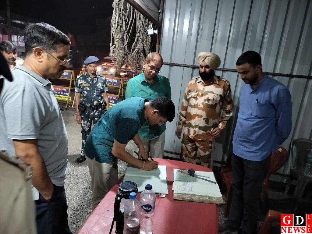 सामान्य प्रेक्षक, पुलिस प्रेक्षक एवं व्यय प्रेक्षक ने अंतरर्राज्यीय चेकपोस्ट चांदपुर का किया औचक निरीक्षण। 7 img 20241105 wa00418837773687820242062