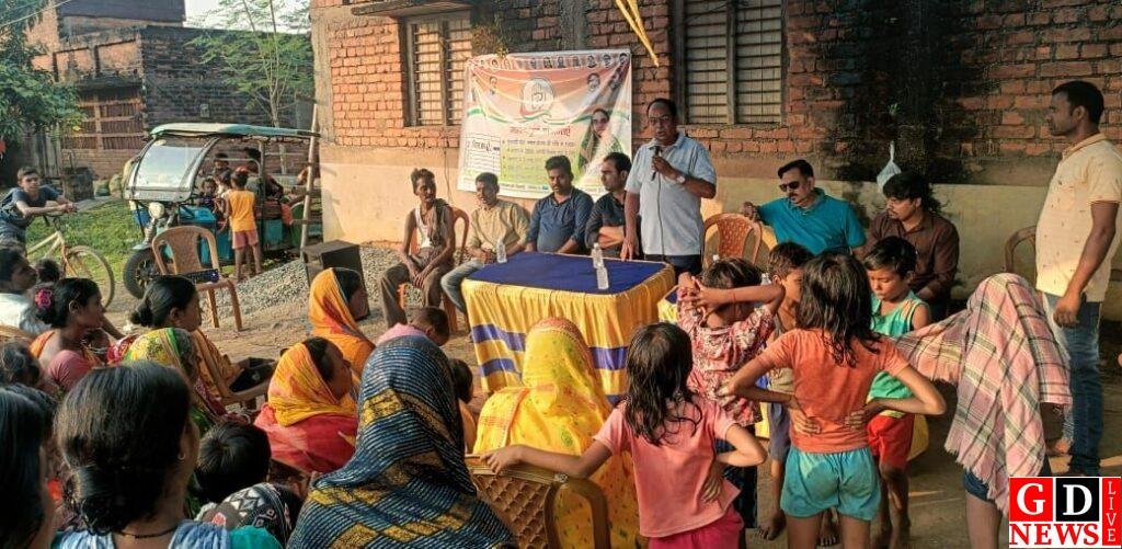 जिला अध्यक्ष श्री कुमार ने कांग्रेस को वोट करने को लेकर ग्रामीणों को की अपील। 7 img 20241106 wa00053645169592121800067