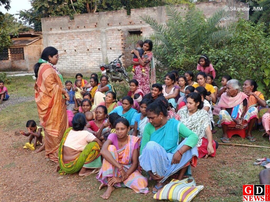 झामुमो युवा नेत्री उपासना मरांडी के द्वारा क्षेत्र में चलाया जा रहा जनसंपर्क अभियान,मतदान को लेकर महिलाओं में उत्साह 7 img 20241107 wa00455493983490942144777