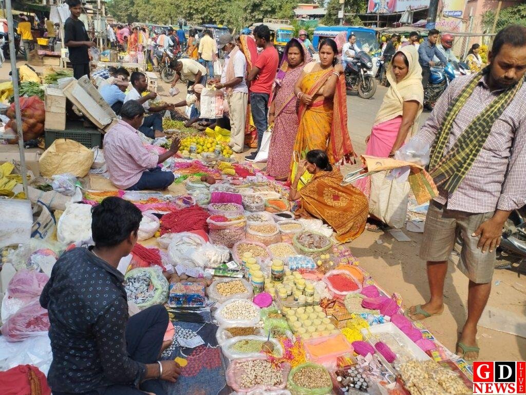 महंगाई पर आस्था भारी, महापर्व छठ की खरीदारी को लेकर लोगों की उमड़ी भीड़ 7 img 20241107 wa00476317041722588152370