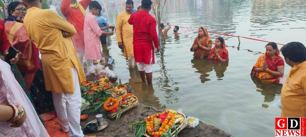 भगवान भास्कर के द्वितीय अर्ध्य के साथ-सूर्य उपासना का महापर्व छठ संपन्न 7 img 20241108 wa00435227930068579452490