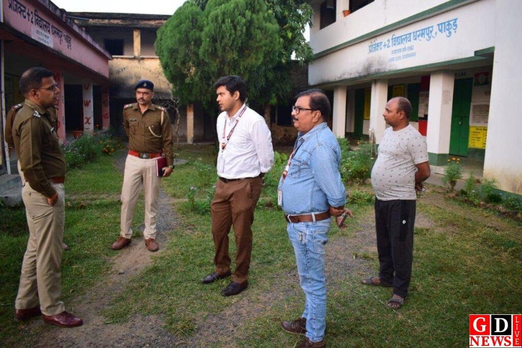 जिला निर्वाचन पदाधिकारी व पुलिस अधीक्षक ने विभिन्न मतदान केंद्रों का किया निरीक्षण। 7 img 20241108 wa00506266864864300291262
